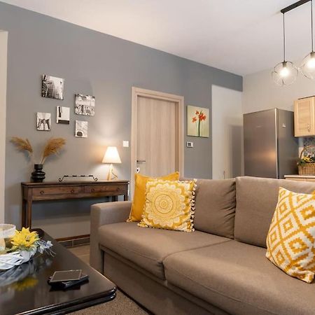 לריסה Elenis Cozy Apartment מראה חיצוני תמונה
