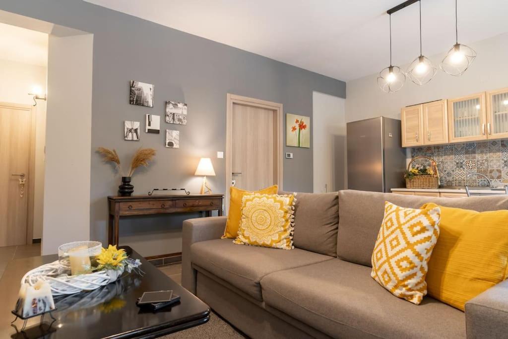 לריסה Elenis Cozy Apartment מראה חיצוני תמונה