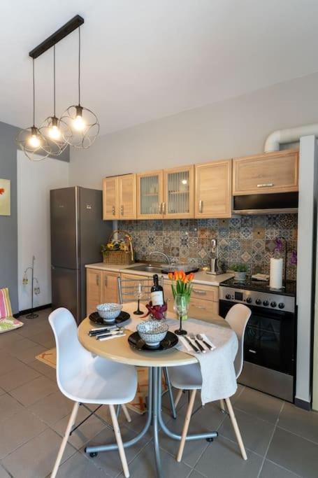 לריסה Elenis Cozy Apartment מראה חיצוני תמונה