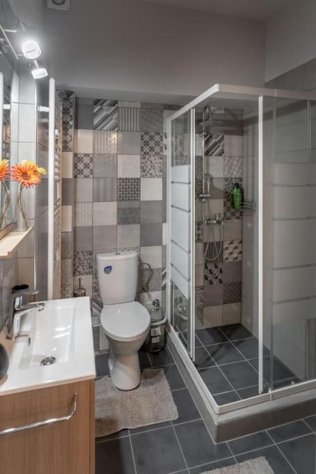 לריסה Elenis Cozy Apartment מראה חיצוני תמונה