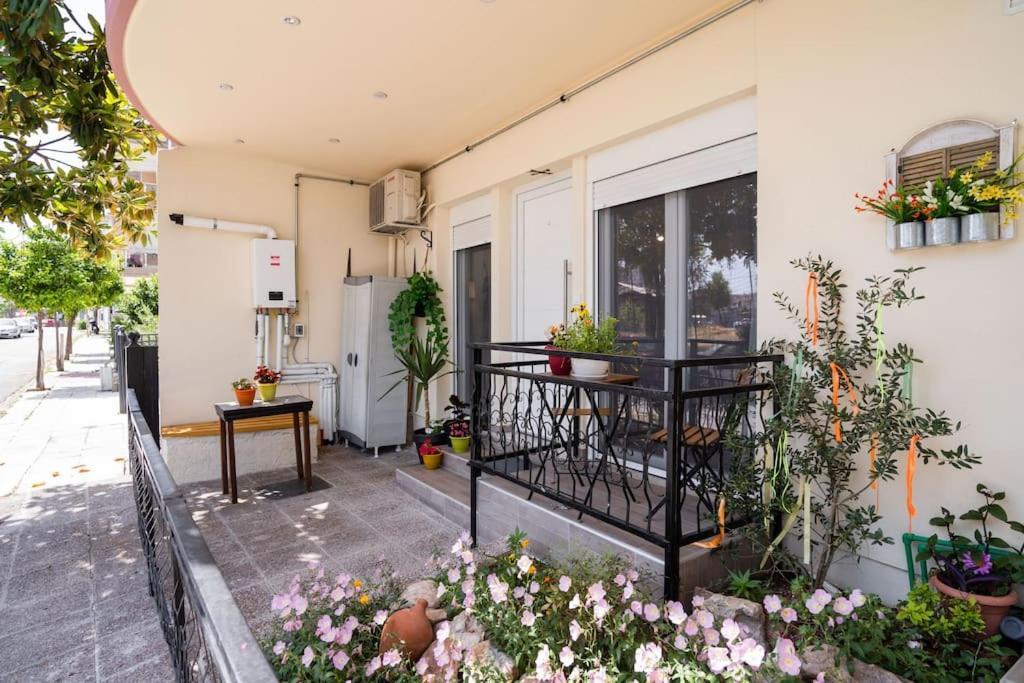 לריסה Elenis Cozy Apartment מראה חיצוני תמונה