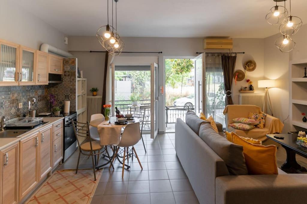 לריסה Elenis Cozy Apartment מראה חיצוני תמונה